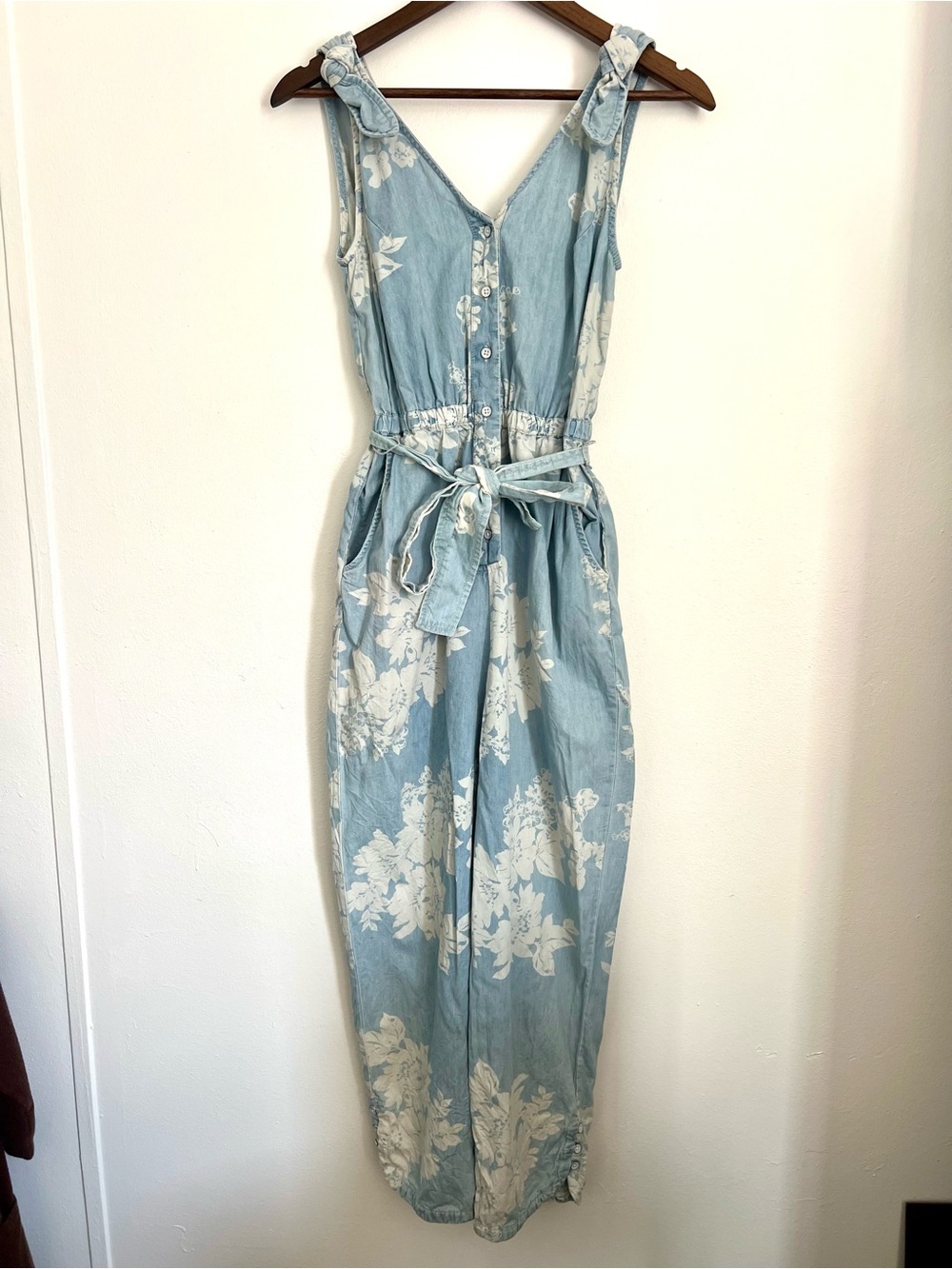 Pilcro Anthropologie Chambray Floral Jumpsuit XS Blue White Tie Waist Cropped - Picture 3 of 8